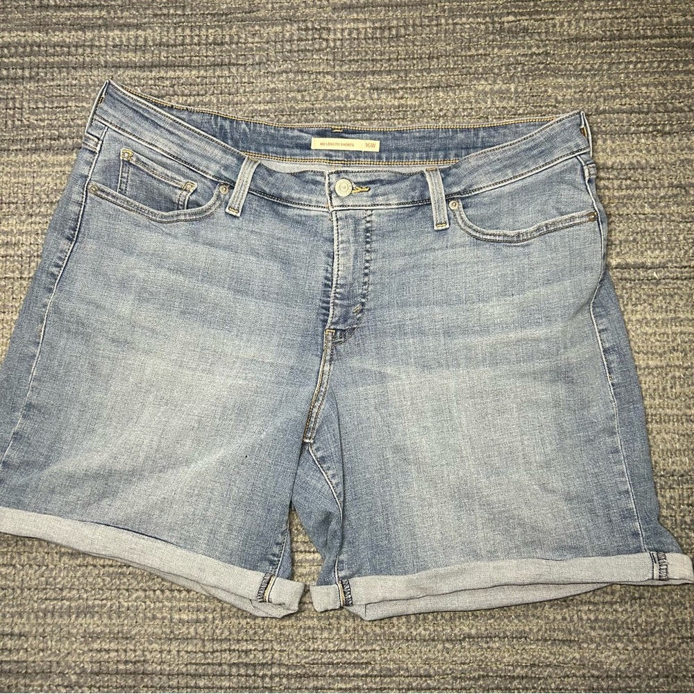 Levis Shorts Womens Size 16W Blue Mid Length Stretchy Shorts